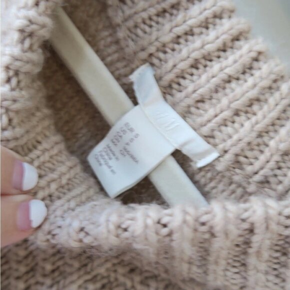 H&M Textured Knit Sweater in Beige/Oatmeal - Picture 6 of 7